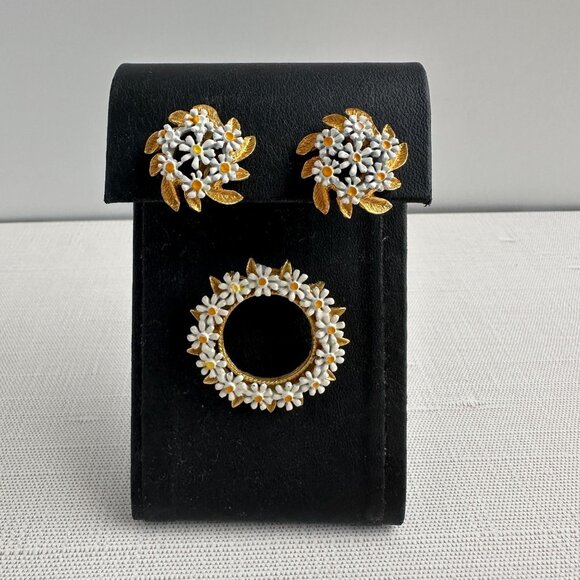 White Daisy Enamel Brooch & Earrings Set - Picture 5 of 8